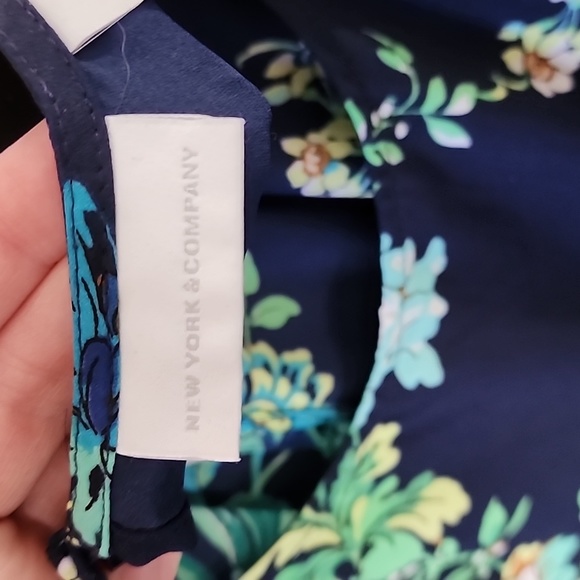 💙 Cold-Shoulder Top - Picture 4 of 5